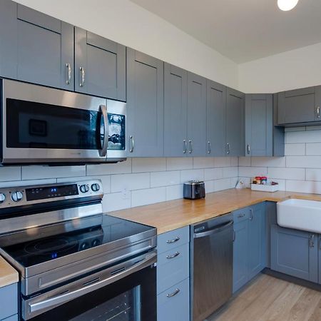 Modern Family Home In Mason With Backyard And Fire Pit Εξωτερικό φωτογραφία